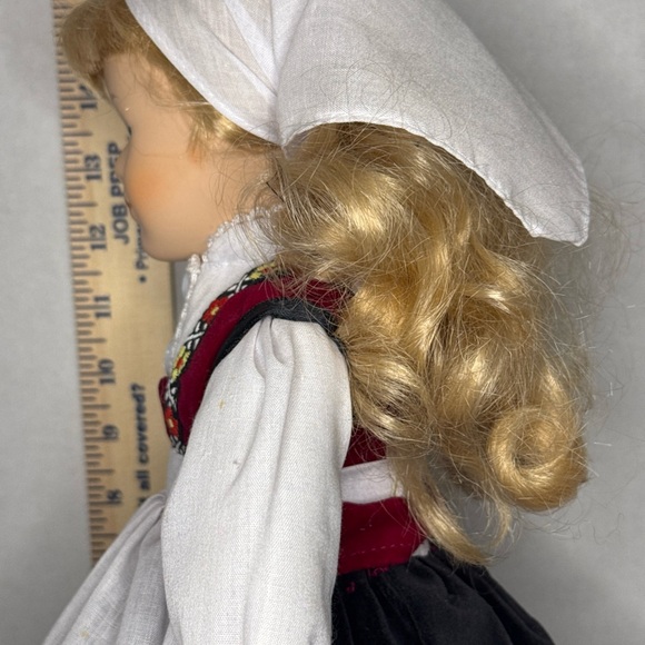 Porcelain‎ Traditional German Girl Doll - Picture 6 of 9
